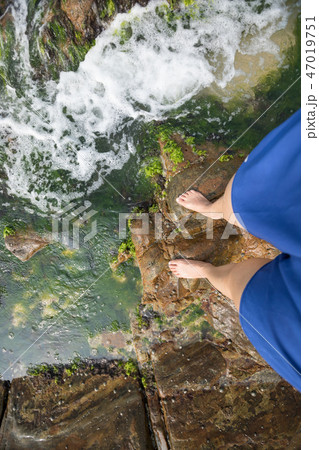 human legs stand on rock   47019751