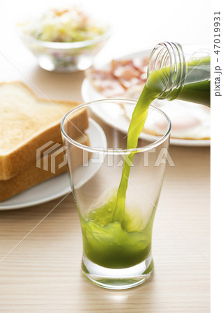 朝食と野菜ジュース 朝食と野菜ジュース 47019931