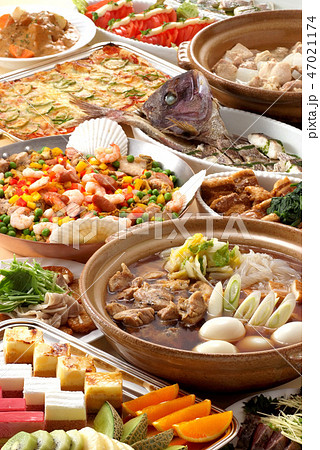 食べ物 パーティー ビュッフェ 料理イメージ 魚 肉 ビュッフェイメージ 料理集合イメージの写真素材