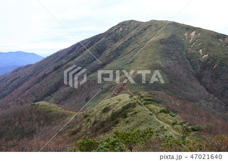 晩秋の那須連峰 那須三山縦走 大峠から大倉山を望む 晩秋の那須連峰 那須三山縦走 大峠から大倉山を望む 47021640