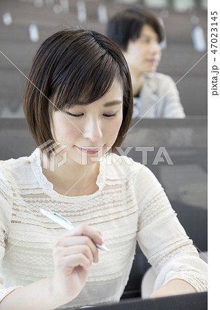 大学 キャンパスライフ 授業 講堂 大学 キャンパスライフ 授業 講堂 47023145