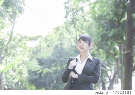 20代　ビジネスウーマン 47023181