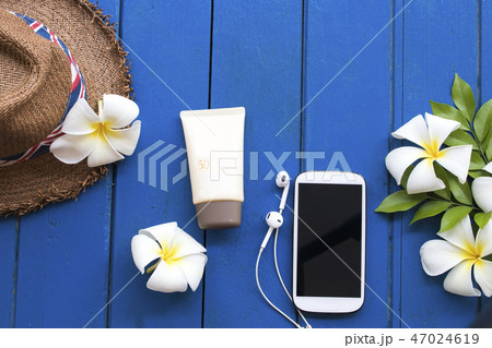 natural cosmetics sunscreen spf50 of woman 47024619