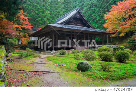 京都 来迎院(らいごういん)の本堂と紅葉 京都 来迎院(らいごういん)の本堂と紅葉 47024707