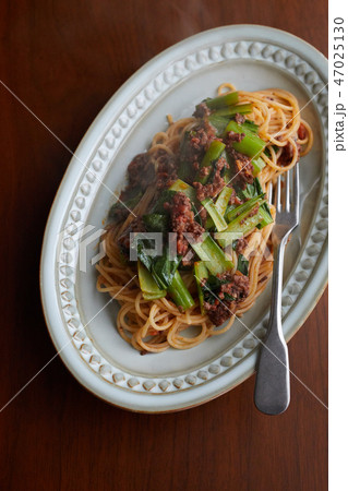 小松菜とミートソースのパスタ 47025130