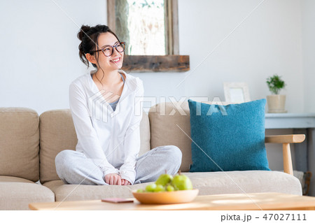 若い女性 若い女性 47027111