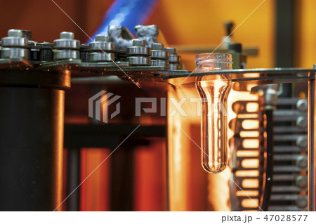 The   preform shape of plastic bottles . 47028577
