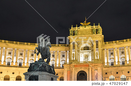 ウィーンの新王宮とオイゲン公騎馬像(オーストリア) ウィーンの新王宮とオイゲン公騎馬像(オーストリア) 47029147