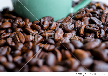 Coffee. Coffee beans. Coffee cup full  47030325