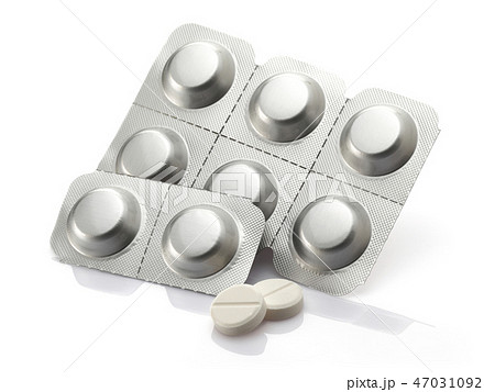 Pills packed in silver blisters 47031092