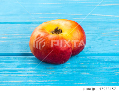 Fresh flat peach 47033157