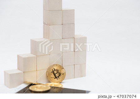 ビットコインとスマートフォンと積み木 ビットコインとスマートフォンと積み木 47037074
