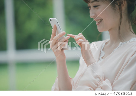 young woman 47038612