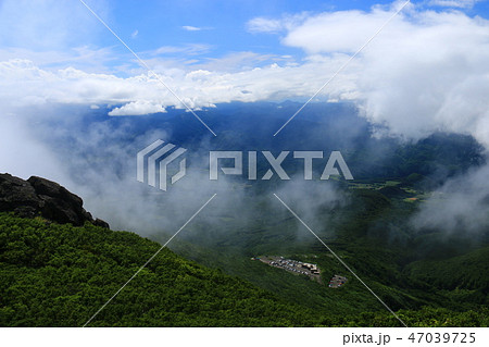 岩木山　山頂からの景色　 47039725