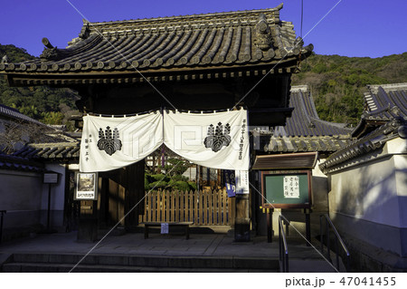 鞆の浦　古寺めぐり　阿弥陀寺　山門 47041455