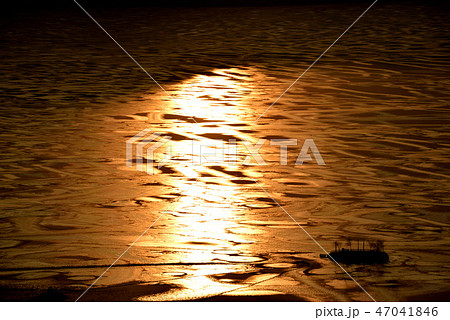 氷結の諏訪湖・初島神社 氷結の諏訪湖・初島神社 47041846
