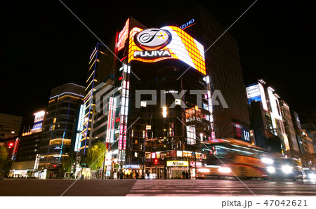日本の東京都市景観 数寄屋橋の交差点。眠らない街、平成最後のお正月=平成31年1月1日撮影 日本の東京都市景観 数寄屋橋の交差点。眠らない街、平成最後のお正月=平成31年1月1日撮影 47042621