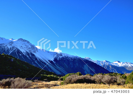 日の出を迎えた南半球のアルプスマウント・クックと国立公園 47043003
