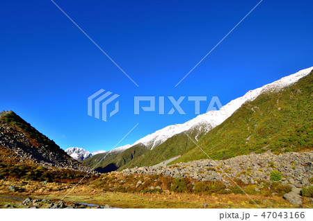 日の出を迎えた南半球のアルプスマウント・クックと国立公園 日の出を迎えた南半球のアルプスマウント・クックと国立公園 47043166