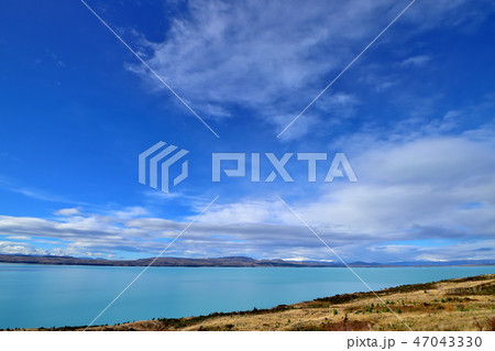 タスマン氷河から流れ出る水でできた美しい青緑色をしたプカキ湖 タスマン氷河から流れ出る水でできた美しい青緑色をしたプカキ湖 47043330