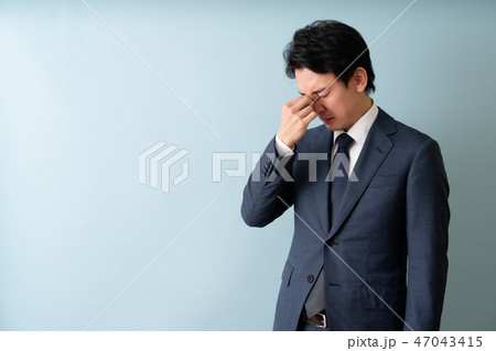 眼精疲労の男性イメージ 47043415