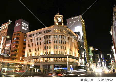 日本の東京都市景観　賑わう銀座。空車の目立つ流しのタクシー。平成最後のお正月＝平成３１年１月１日撮影 47043452
