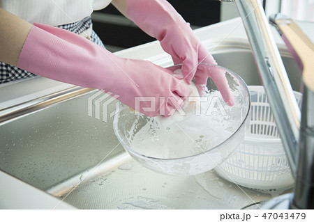 キッチンの女性 キッチンの女性 47043479