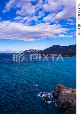 （静岡県）西伊豆から望む富士山 47045375