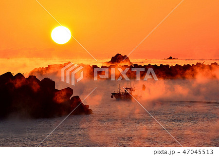 久礼湾の海霧 47045513