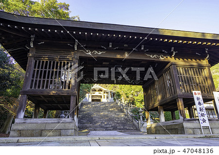 鞆の浦　古寺めぐり　沼名前神社　随身門 47048136