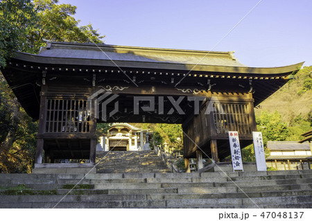 鞆の浦　古寺めぐり　沼名前神社　随身門 47048137