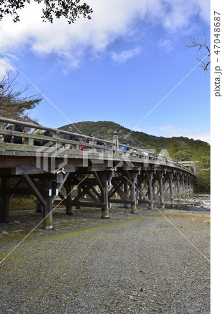 【三重県】伊勢神宮内宮の初詣風景(宇治橋) 【三重県】伊勢神宮内宮の初詣風景(宇治橋) 47048687