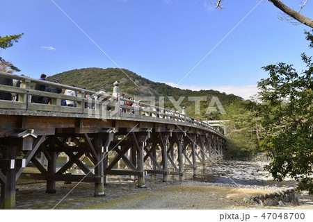 【三重県】伊勢神宮内宮の初詣風景（宇治橋） 47048700