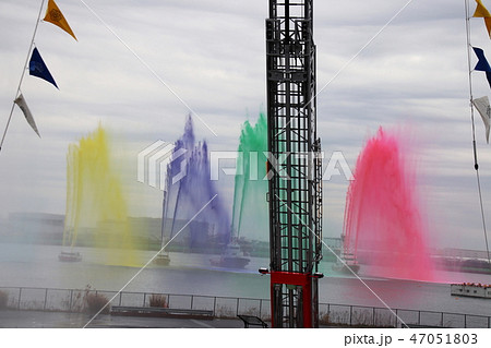消防艇の4色一斉放水 消防艇の4色一斉放水 47051803