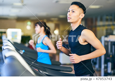 ランニングマシン　男性 47053743