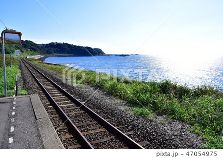 青森県　深浦町の驫木駅 47054975