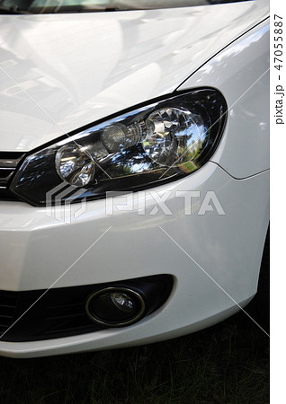 headlight of the main light of the white car, close-up. 47055887