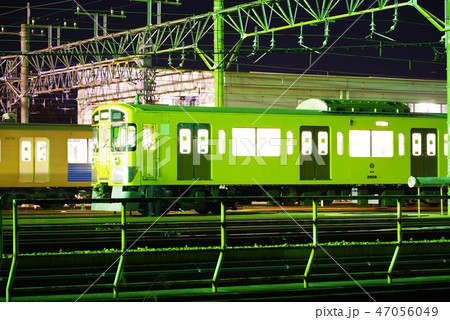 夜の玉川上水車両基地の西武線 47056049