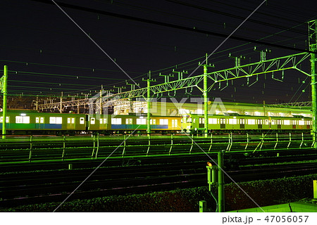 夜の玉川上水車両基地の西武線 47056057