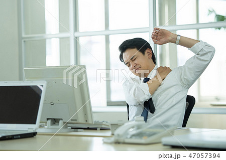 ビジネスマン オフィス ビジネスイメージ 47057394