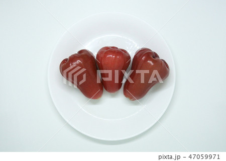 Rose apple fruit or Syzygium samarangense.  47059971