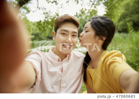 韓国人 カップル デート 47060685