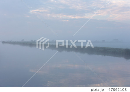 A foggy morning on the Dutch Kagerplassen 47062108