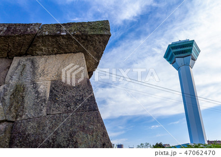 半月堡の刎ね出し石垣と五稜郭タワー 半月堡の刎ね出し石垣と五稜郭タワー 47062470