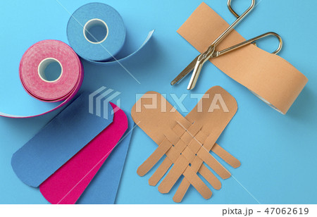 variety of therapeutic self kinesiologico taping  47062619