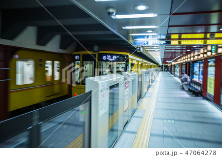銀座線 黄色いレトロ車両 浅草駅 銀座線 黄色いレトロ車両 浅草駅 47064278
