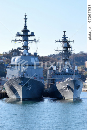 護衛艦てるづきと護衛艦やまぎり 47067958
