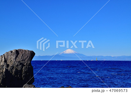 荒崎海岸から見る相模湾と富士山 47069573