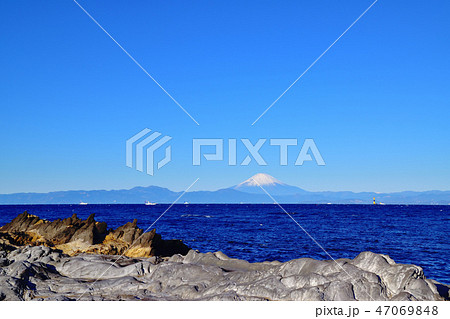 荒崎海岸から見る相模湾と富士山 47069848