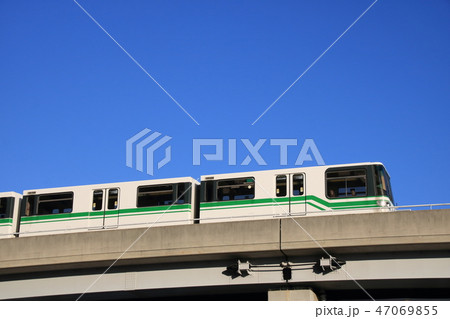 六甲ライナーと青空。 47069855